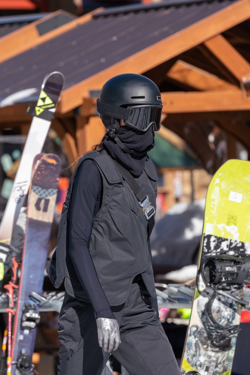 Kendall Jenner Shreds The Slopes With Her Snowboard In Aspen | Photo ...