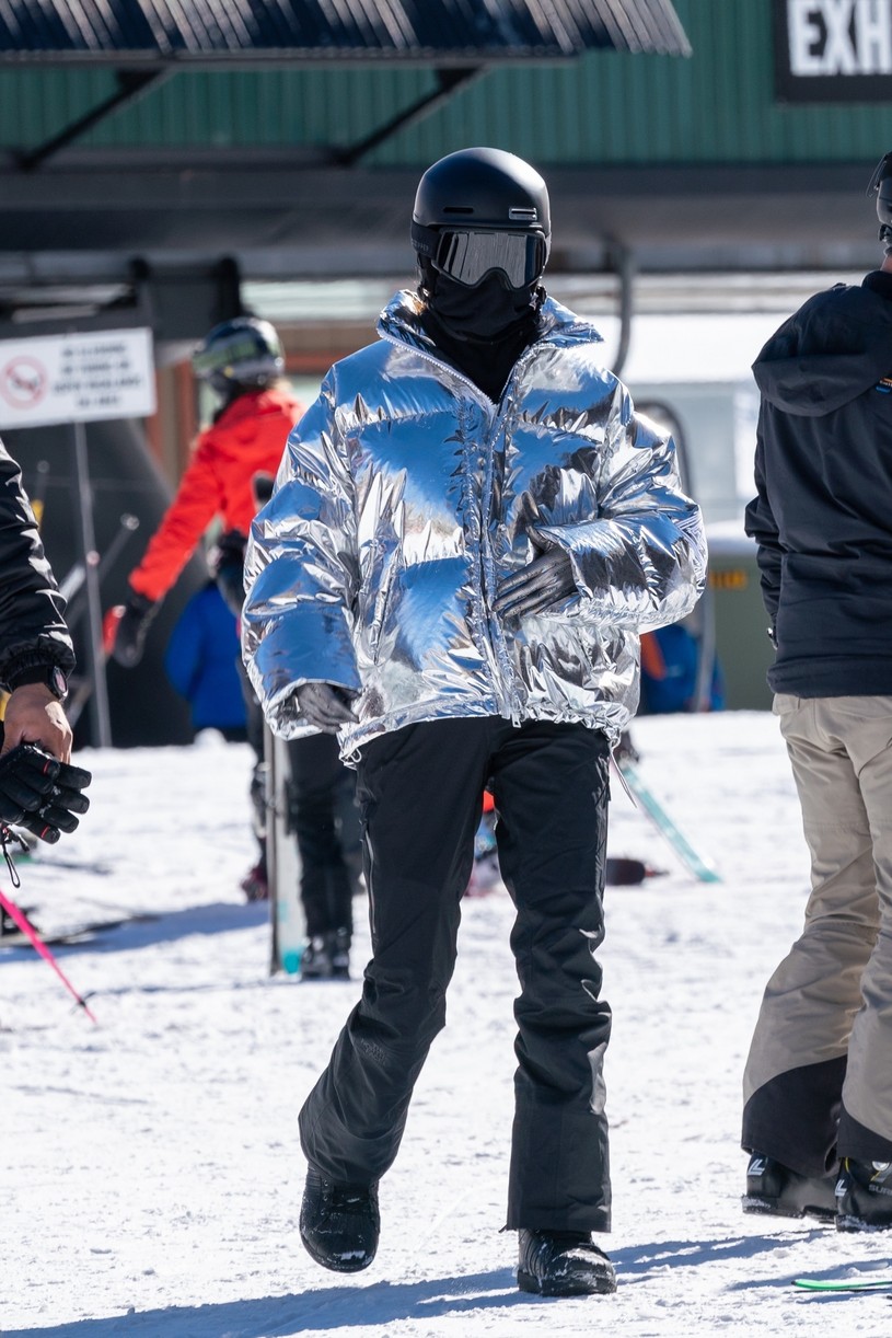 kendall jenner hits slopes ski getaway friends 24