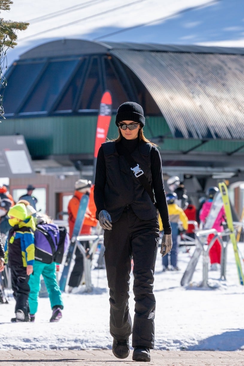 kendall jenner hits slopes ski getaway friends 25