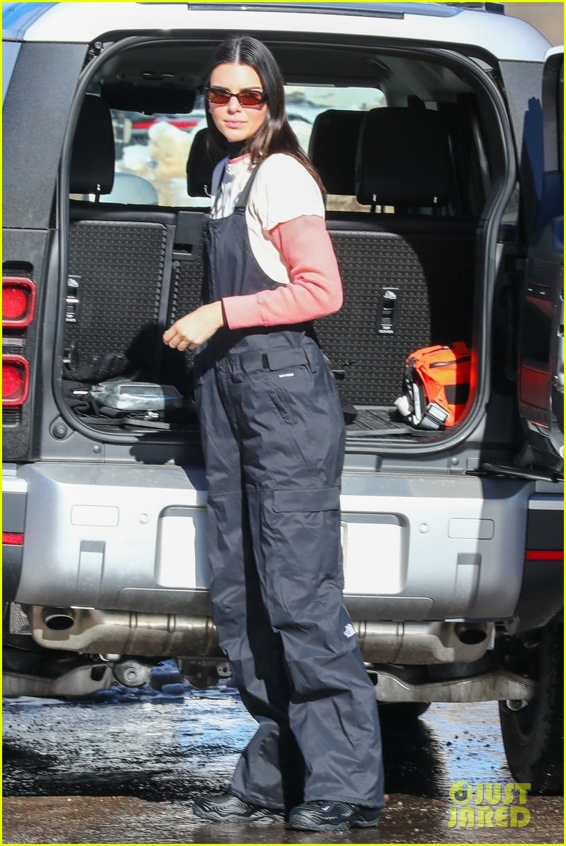 kendall jenner solo ski day 01