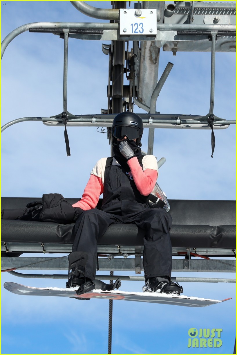 kendall jenner solo ski day 03