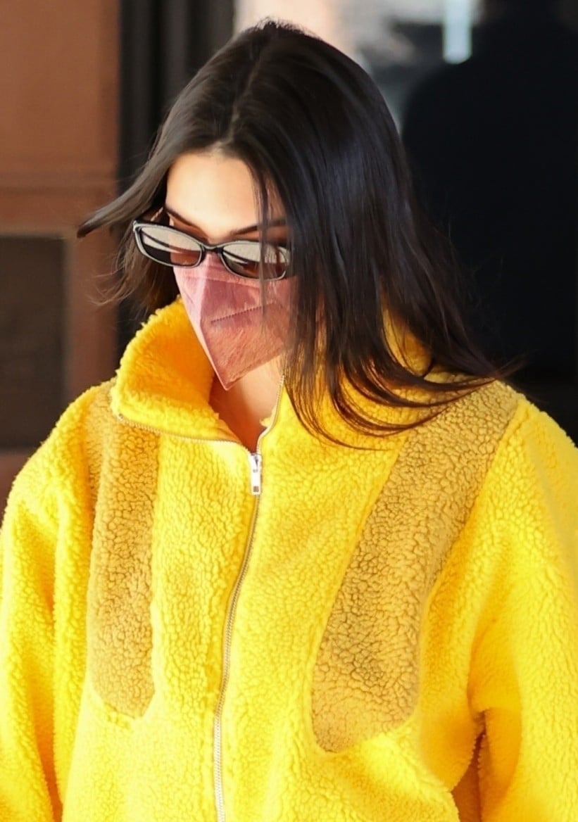 kendall jenner yellow hoodie jet out aspen 03