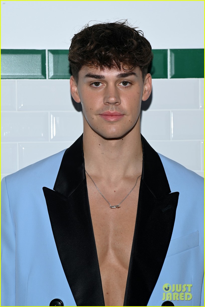 Noah Beck Goes Shirtless For Ami Fashion Show with Zack Bia & More ...