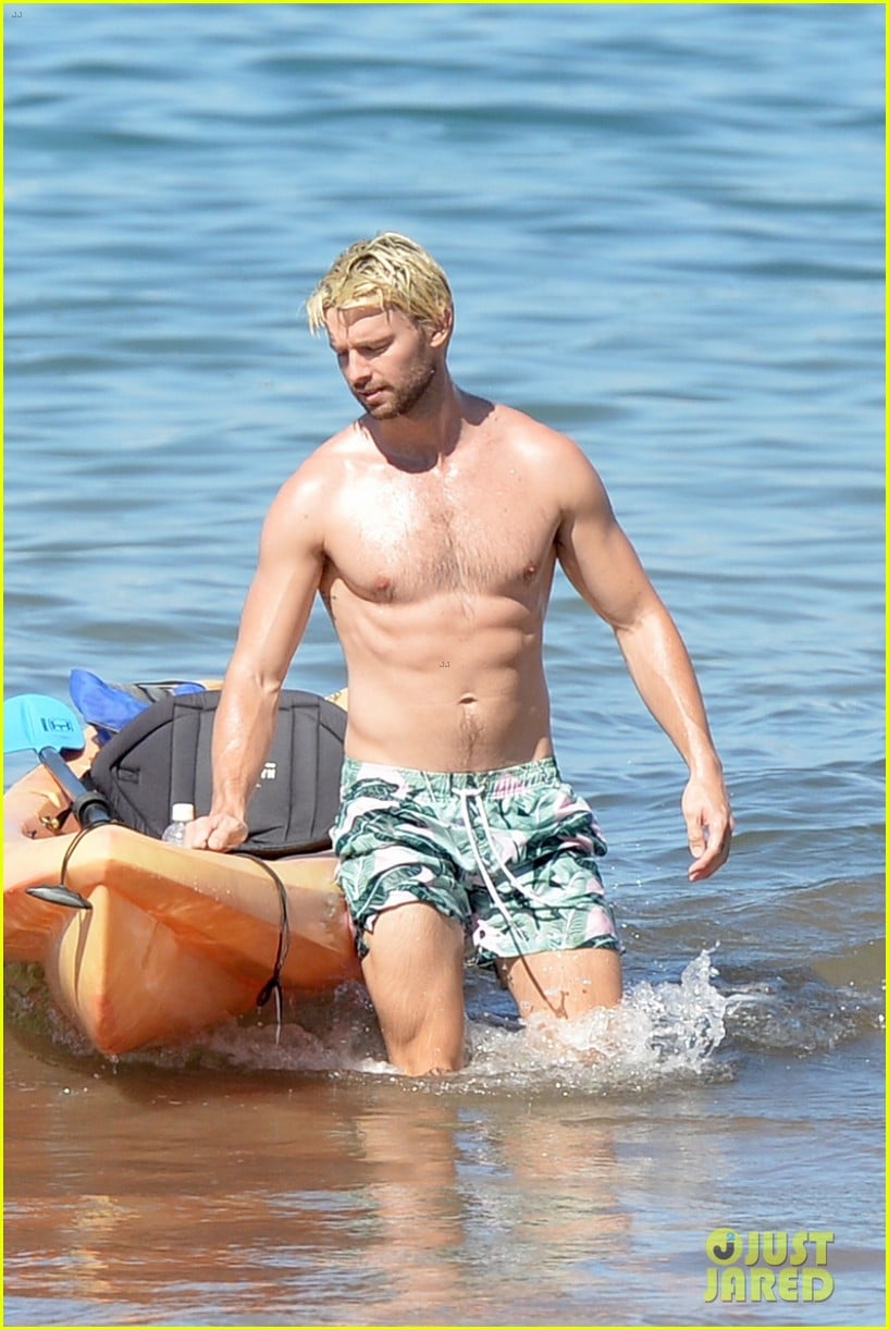 Patrick Schwarzenegger Does Some Kayaking In Hawaii Photo 1335837 Photo Gallery Just Jared Jr