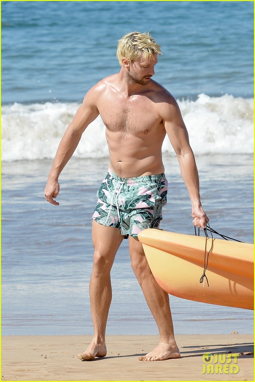 Patrick Schwarzenegger Does Some Kayaking In Hawaii Photo 1335838 Photo Gallery Just Jared Jr