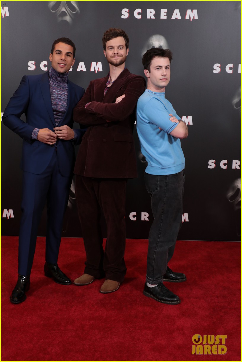 scream cast photo call los angeles 20