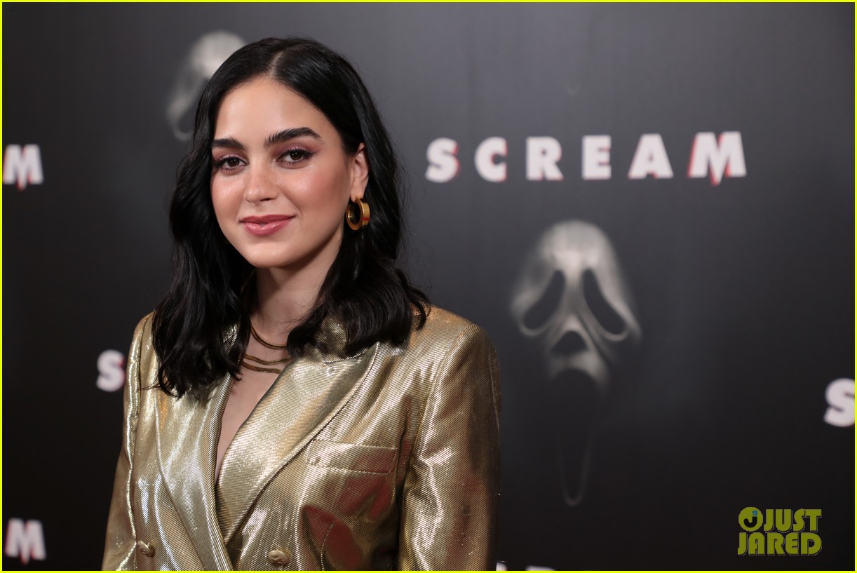 scream cast photo call los angeles 39