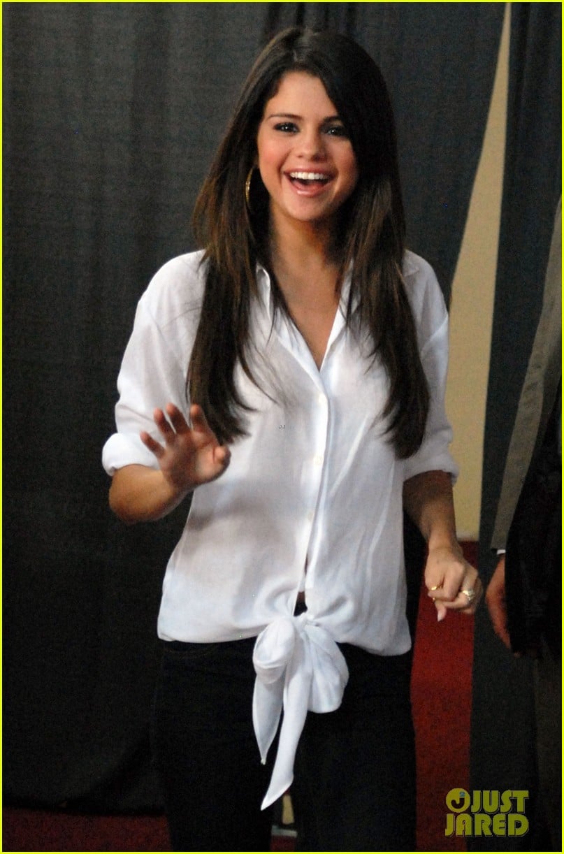 selena gomez reveals how she feels going into her thirties 04