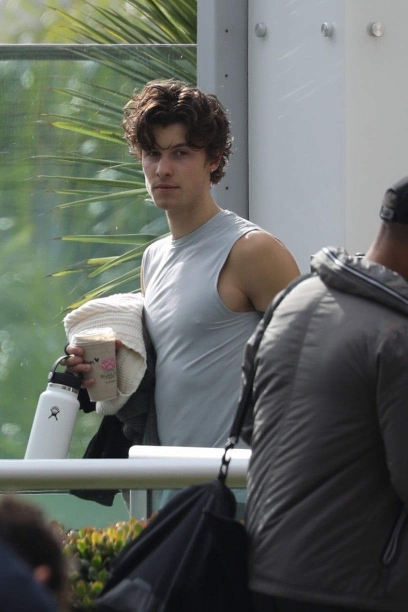 Full Sized Photo of shawn mendes gym workout new music tease 01 Shawn