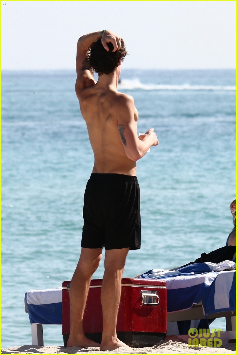 shawn mendes shows off his shirtless bod at the beach 05