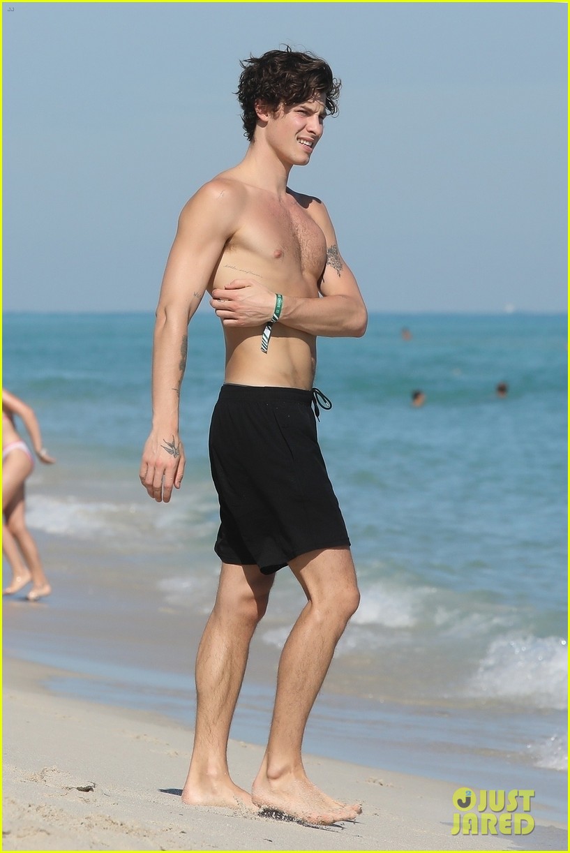 Shawn Mendes Shows Off His Shirtless Bod at the Beach In Miami (Photos
