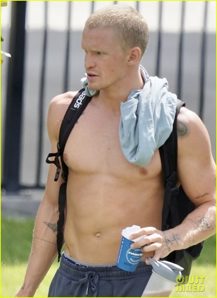shirtless cody simpson leaves pool after morning training session 02