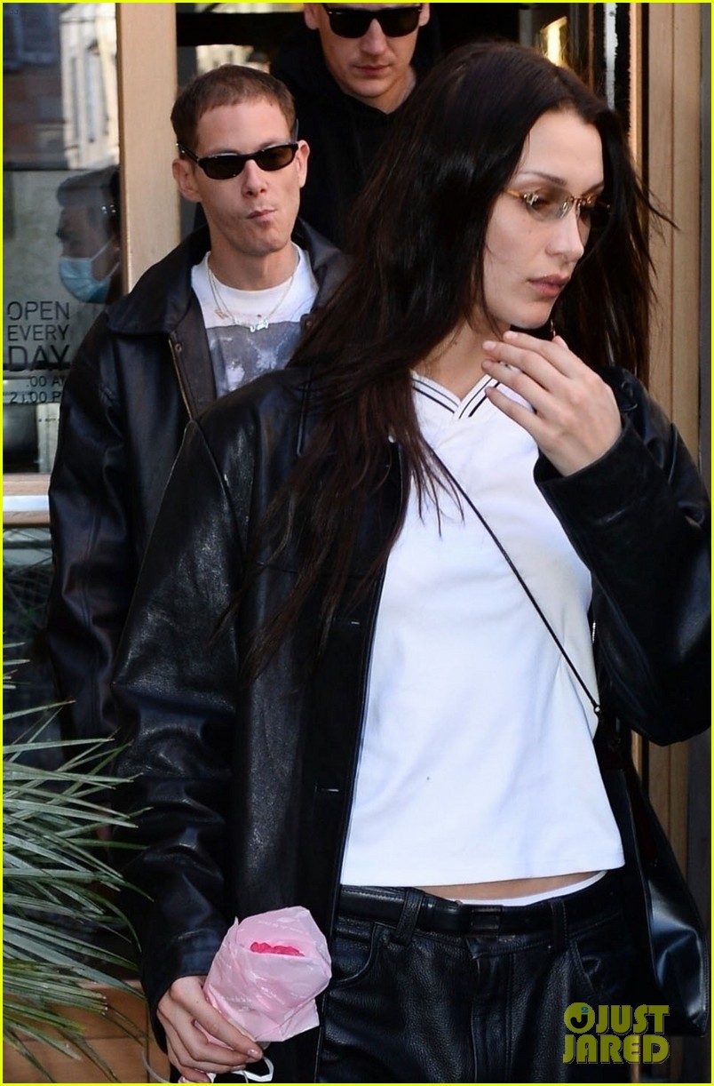 Full Sized Photo of bella hadid marc kalman grab coffee 04 | Bella