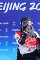 chloe kim falls to her knees after incredible half pipe run at beijing winter olympics 04