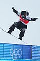chloe kim falls to her knees after incredible half pipe run at beijing winter olympics 05