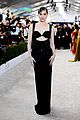 hailee steinfeld arrives on the carpet ahead of sag awards 2022 04