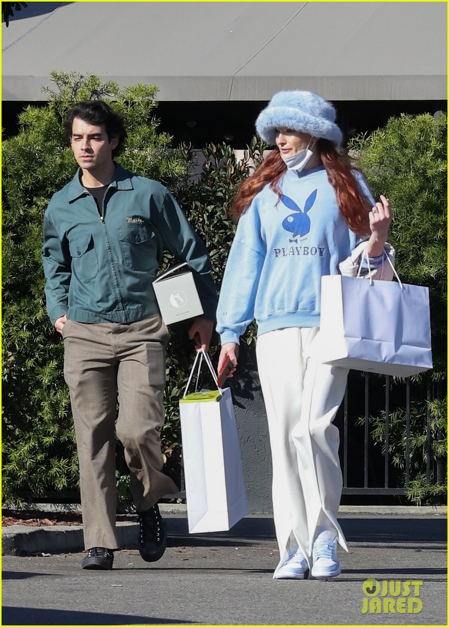 We Have New Photos of Joe Jonas & Sophie Turner from Their Thursday