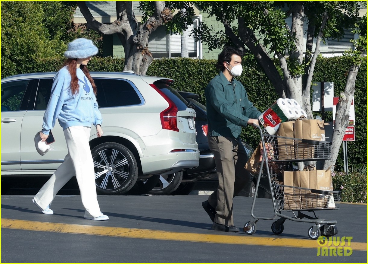 We Have New Photos of Joe Jonas & Sophie Turner from Their Thursday