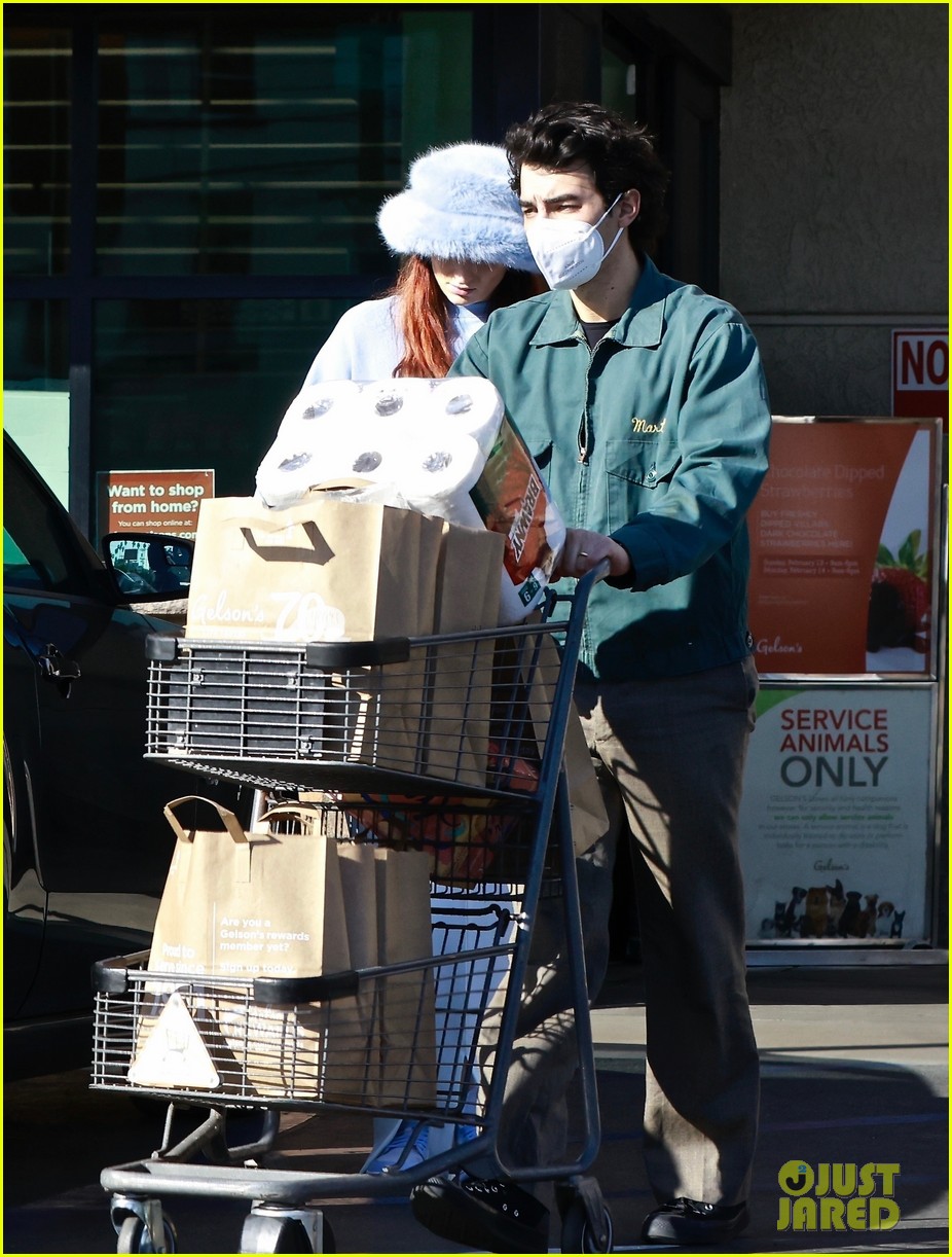 We Have New Photos of Joe Jonas & Sophie Turner from Their Thursday