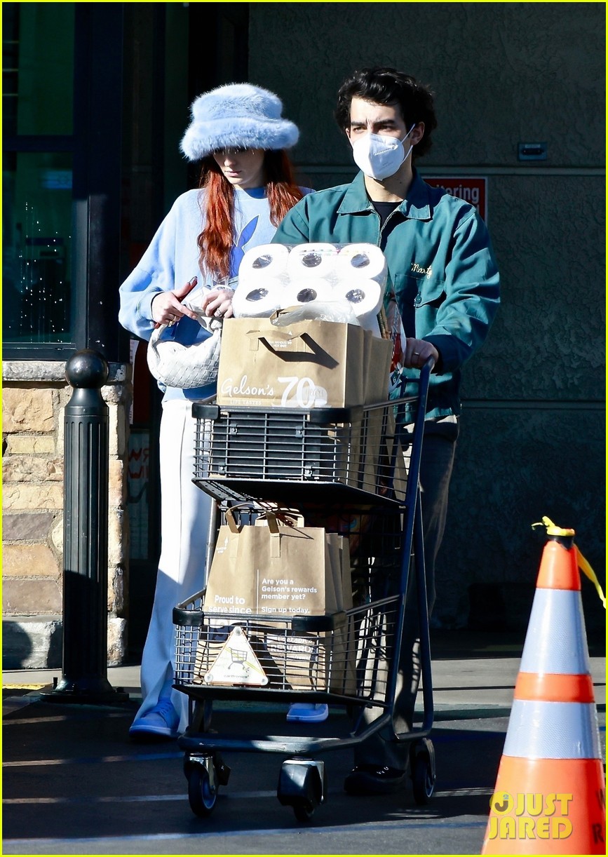 We Have New Photos of Joe Jonas & Sophie Turner from Their Thursday