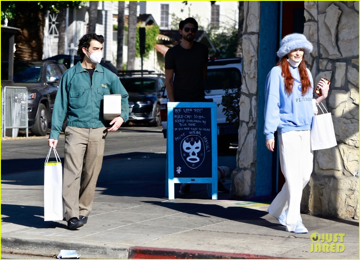 We Have New Photos of Joe Jonas & Sophie Turner from Their Thursday