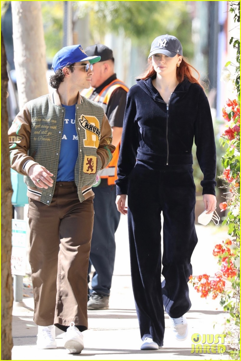 Full Sized Photo of joe jonas sophie turner thursday outing 10 | Joe