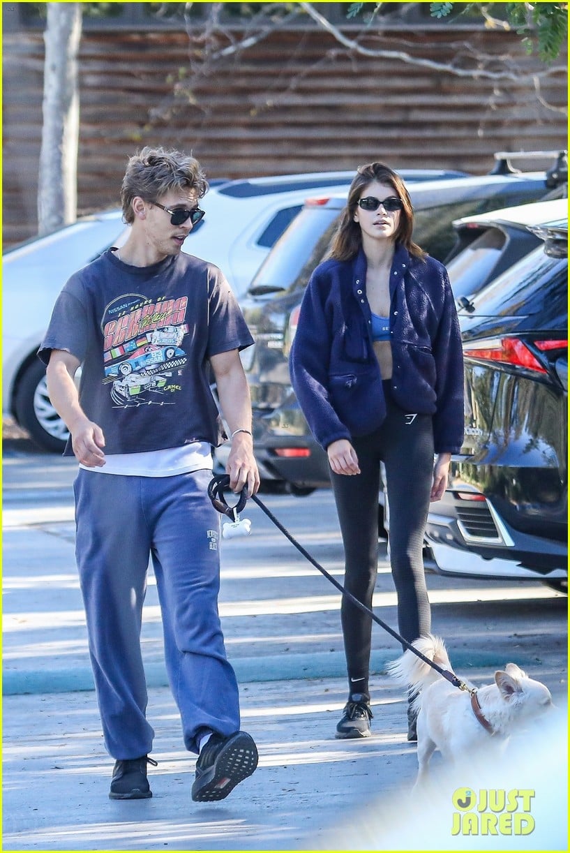 Full Sized Photo of kaia gerber sunday stroll austin butler 32 | Kaia ...