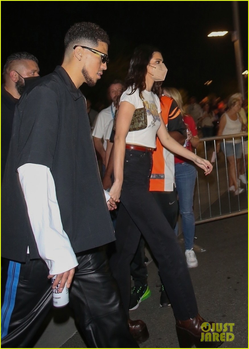 Full Sized Photo of kendall jenner devin booker hold hands super bowl
