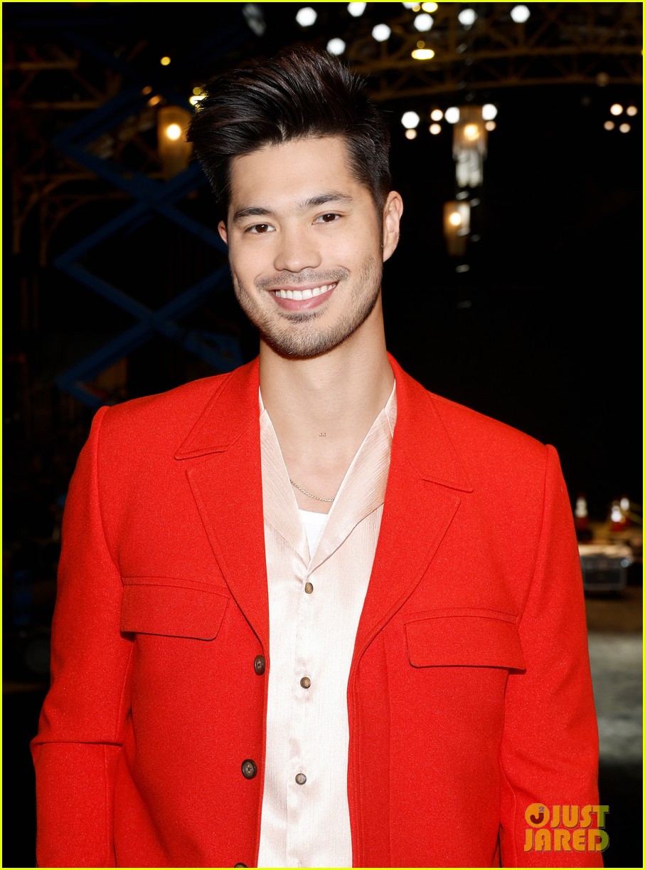 Full Sized Photo of ross butler alexandra daddario attend sag awards