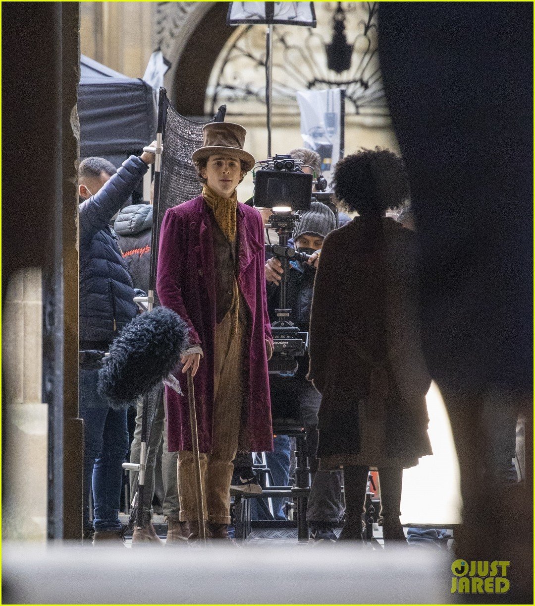 Timothee Chalamet Dons Full 'Wonka' Look in New Set Photos! | Photo