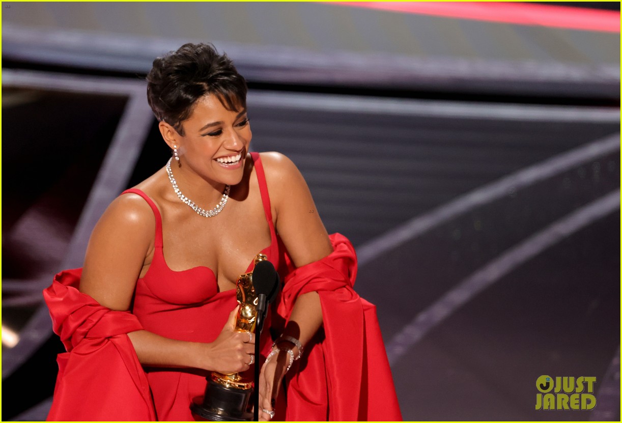 ariana debose wins first oscar for west side story 04