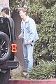 austin butler hugs a friend while meeting up in la 10