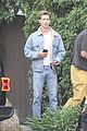 austin butler hugs a friend while meeting up in la 15