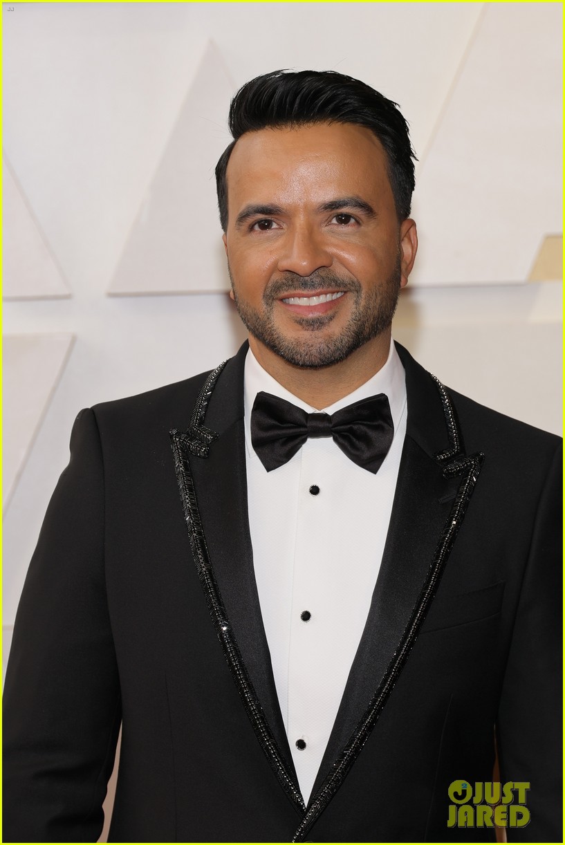 Becky G & Sebastian Yatra Join 'Encanto' Cast at Oscars 2022! | Photo