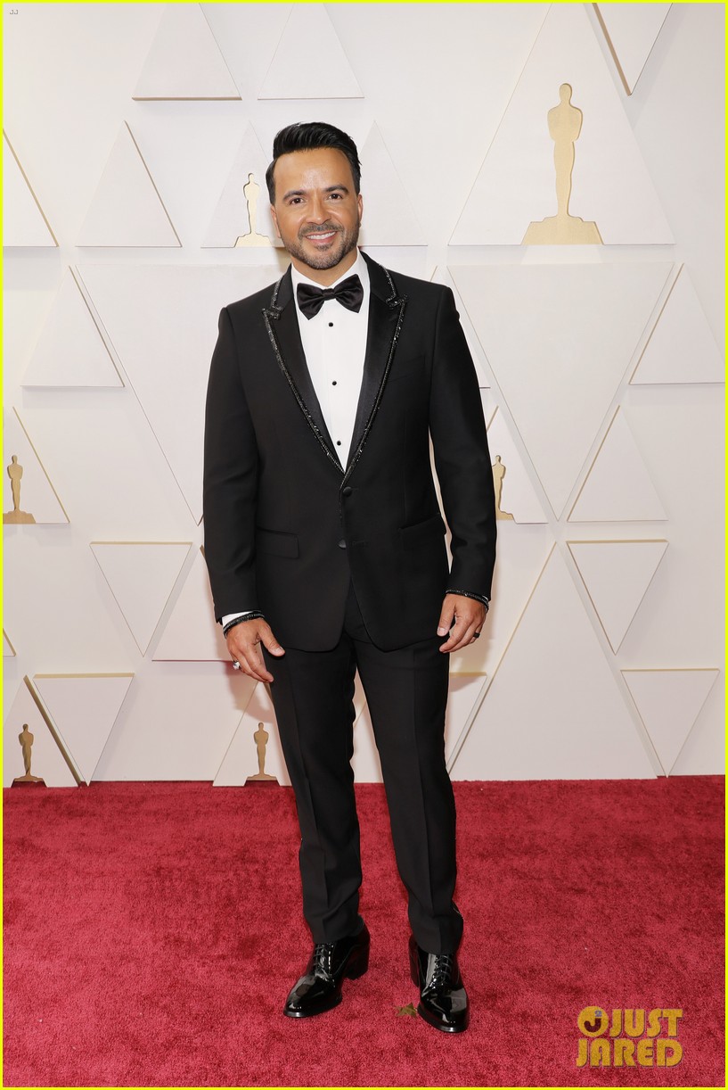 Becky G & Sebastian Yatra Join 'Encanto' Cast at Oscars 2022! | Photo