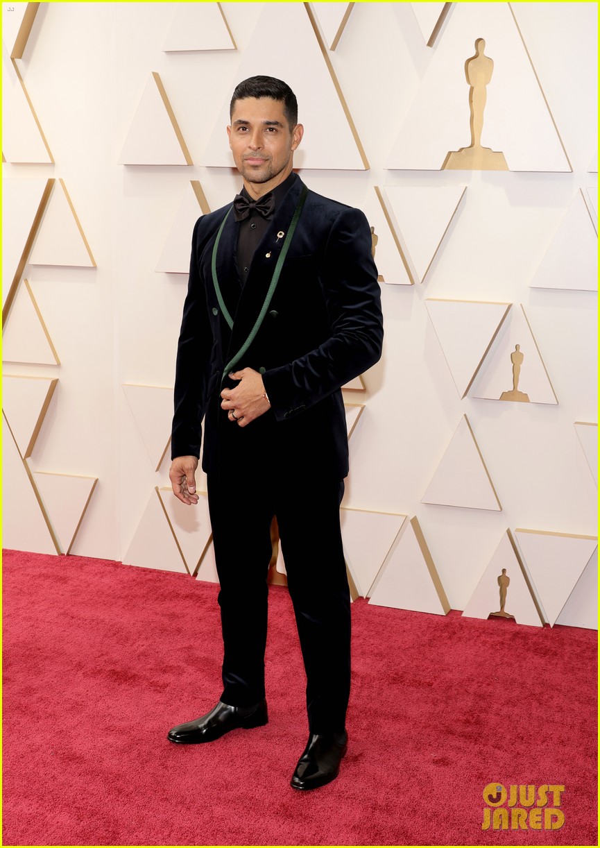 Becky G & Sebastian Yatra Join 'Encanto' Cast at Oscars 2022! | Photo