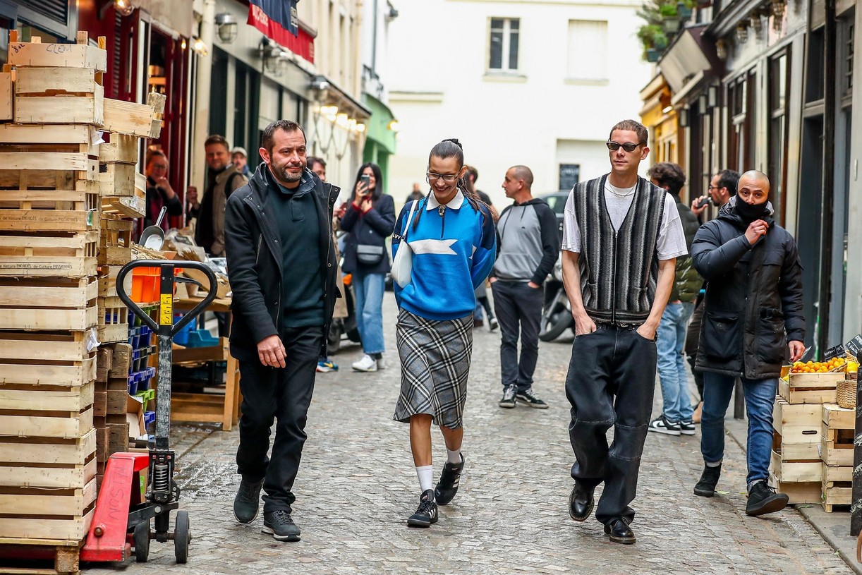 Full Sized Photo of bella hadid marc kalman out in paris lunch pics 31