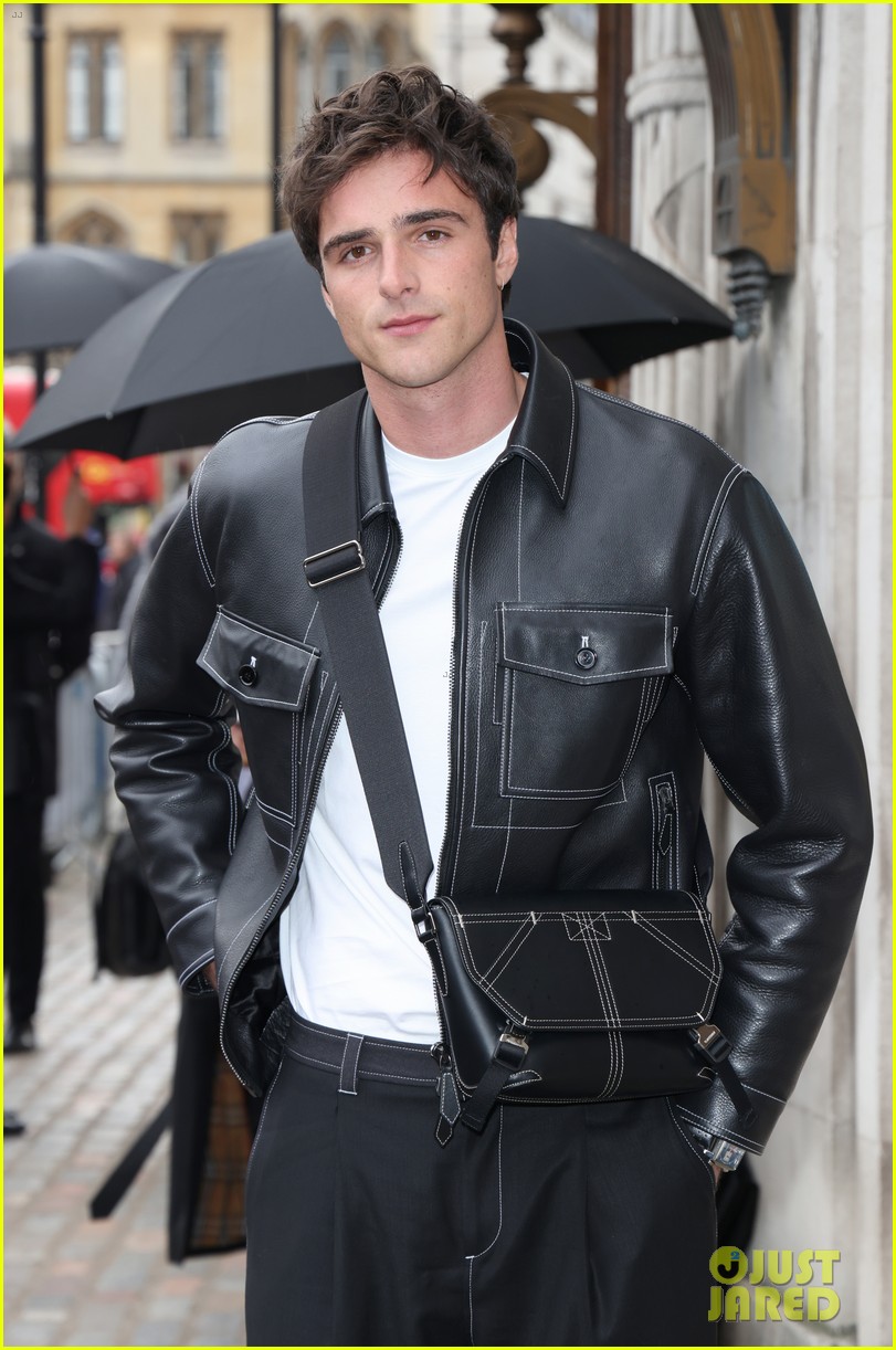 Jacob Elordi & Dixie D'Amelio Step Out In London For Burberry Fashion ...