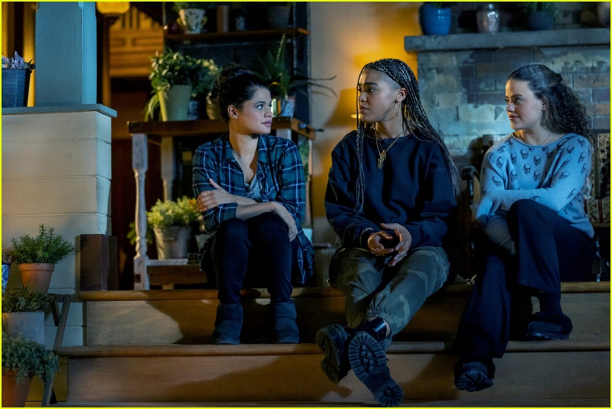 'Charmed' Season 4 Premiere Introduces New Character - First Look ...