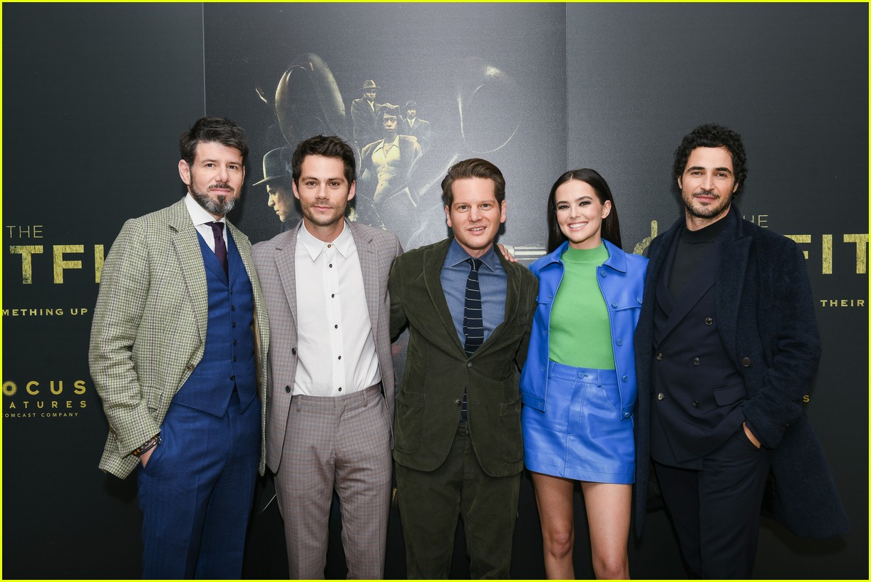 Full Sized Photo of dylan obrien zoey deutch attend the outfit