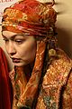 gigi hadid bella hadid vivienne westwood show 34