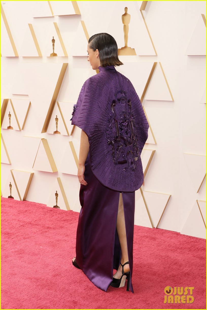 halle bailey rachel zegler naomi scott step out for oscars 2022 15