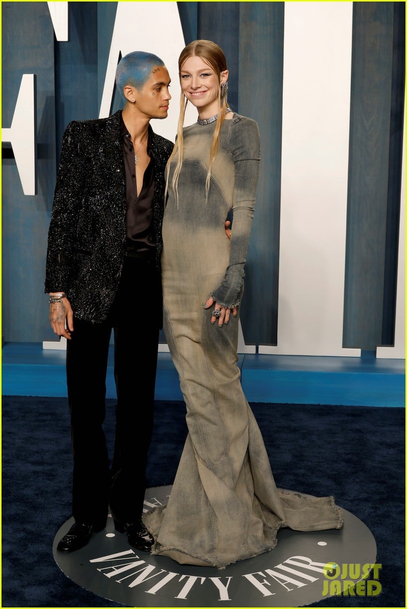 Full Sized Photo Of Hunter Schafer Dominic Fike Couple Up At Vanity Fair Oscars Party 02 4956