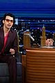 joe jonas nails theatrical version of smash mouth all star on tonight show 01