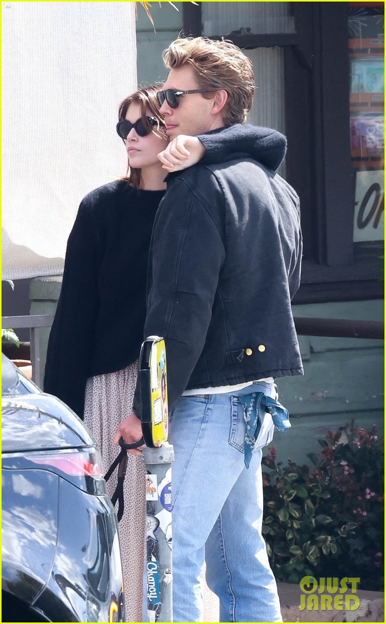 when did austin butler and kaia gerber start dating
