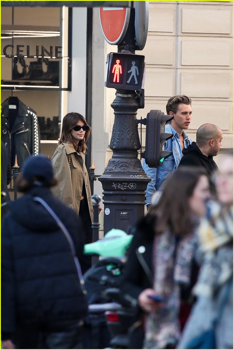 Austin Butler Joins Girlfriend Kaia Gerber at W Magazine Party Photo