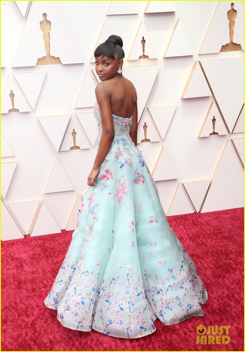 King Richard's Saniyya Sidney Twirls Her Dress at the Oscars with Demi