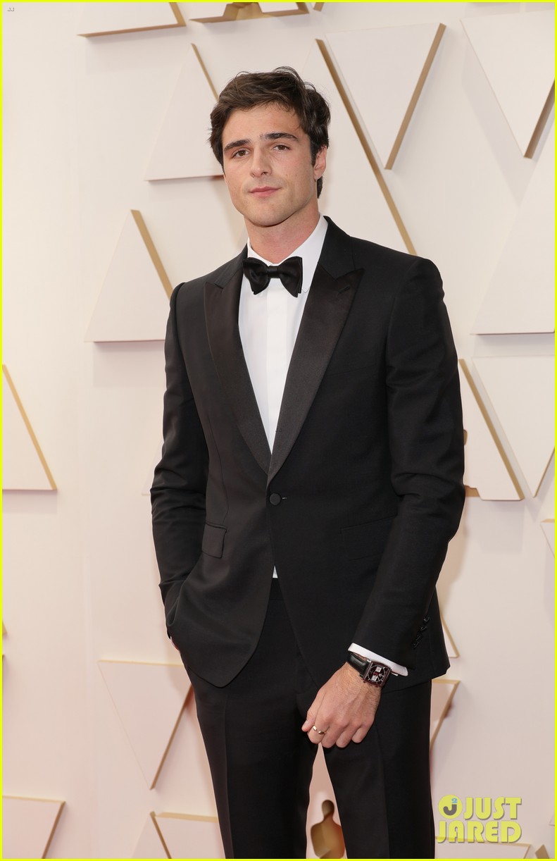 Shawn Mendes & Jacob Elordi Keep It Classic at the Oscars 2022 | Photo ...