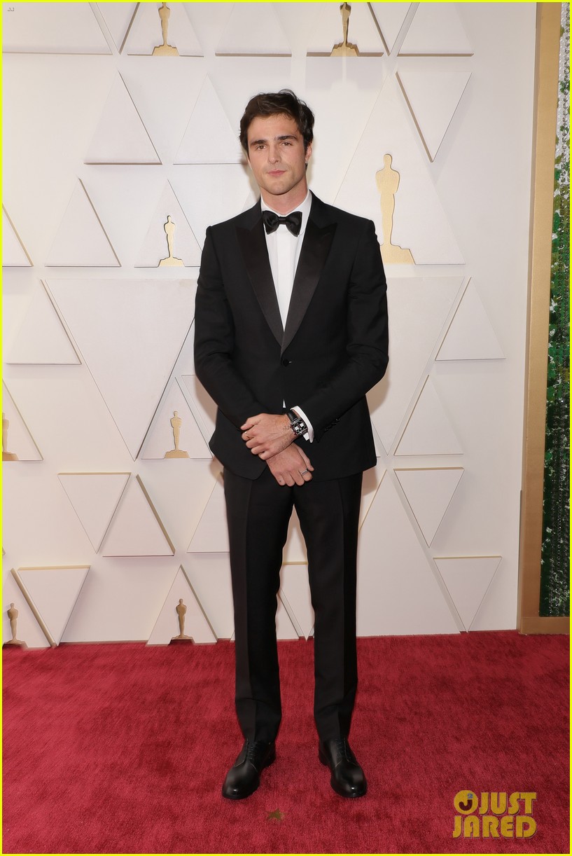 Shawn Mendes & Jacob Elordi Keep It Classic at the Oscars 2022 | Photo ...