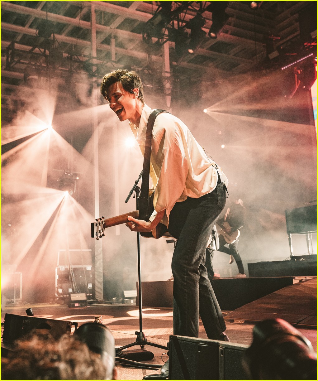 Shawn Mendes Announces 'When You're Gone' Release Date After Performing